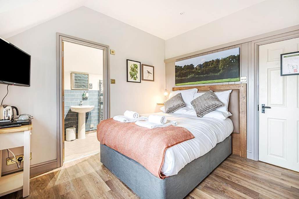 Charlcombe Inn Kelston ภายนอก รูปภาพ